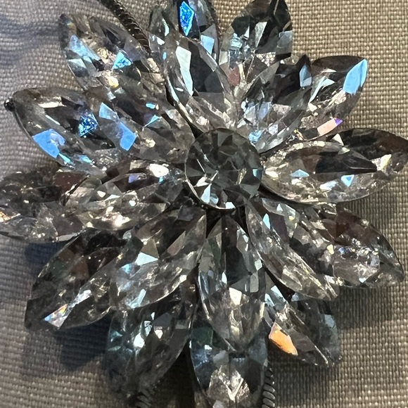 Silver Rhinestone Adjustable Lotus Floral Pendant Long Necklace - Picture 7 of 8